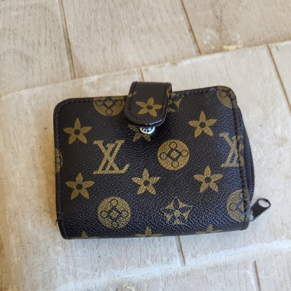 Cute little‎ wallet - Picture 1 of 7